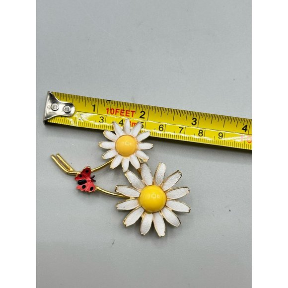 Vintage Daisy Pin Brooch 70s Enamel Flowers with Lady Bug Gold Tone White Enamel - Picture 11 of 13